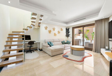 La Sirena represents a rare fusion of traditional elegance and contemporary coastal living in the desirable gated community of Bahía de la Plata, located in Estepona.
