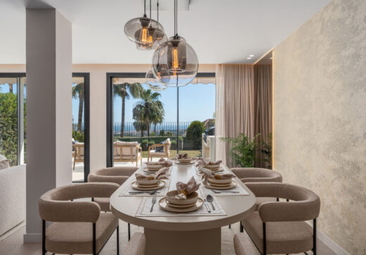 Maison Vue is a meticulously renovated three-level townhouse for sale located in the secure, well-maintained community of La Quinta Hills in Benahavís.