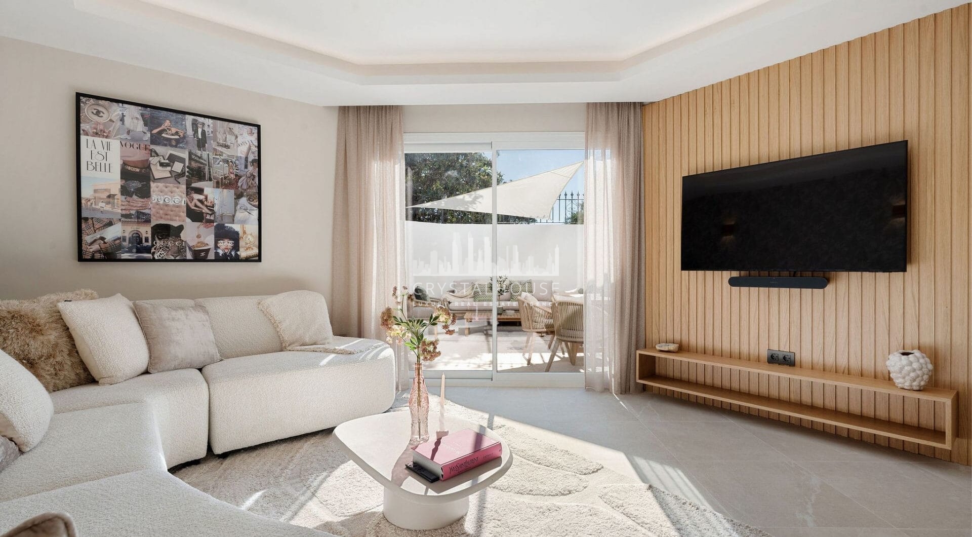 Located in the inviting expanse of Nueva Andalucía, just a brief stroll from the golden shores of Mistral beach and a minute’s drive from local shopping options.
