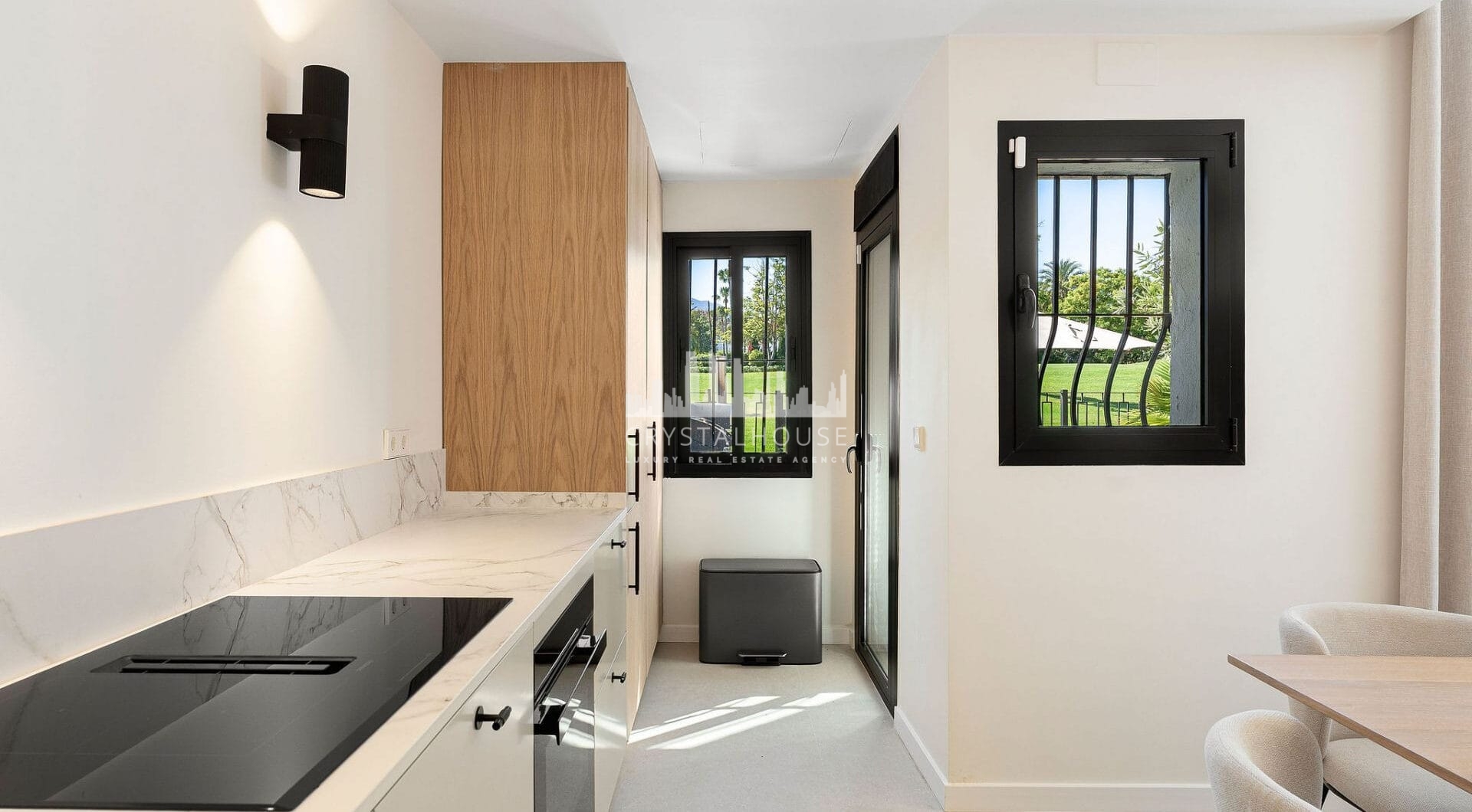 Casa Naranjos is a beautifully renovated townhouse for sale in the prestigious gated community of Los Naranjos Country Club, situated in the heart of Nueva Andalucía’s Golf Valley.