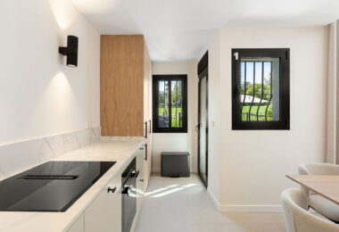 Casa Naranjos is a beautifully renovated townhouse for sale in the prestigious gated community of Los Naranjos Country Club, situated in the heart of Nueva Andalucía’s Golf Valley.