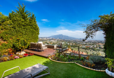 Modern semi-detached villa in La Alqueria, Mijas, within a private gated complex of just 8 homes.
