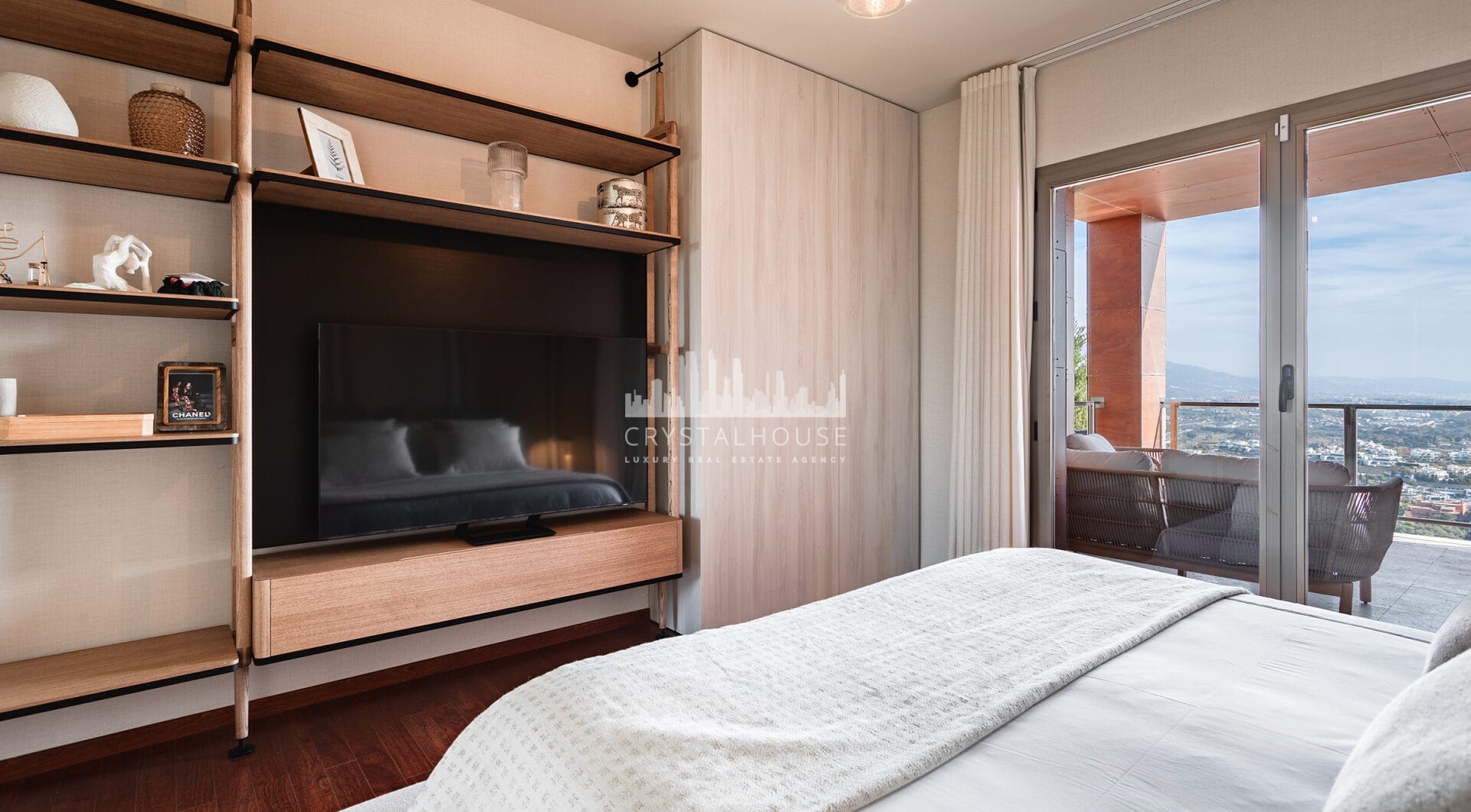 Modern semi-detached villa in La Alqueria, Mijas, within a private gated complex of just 8 homes.