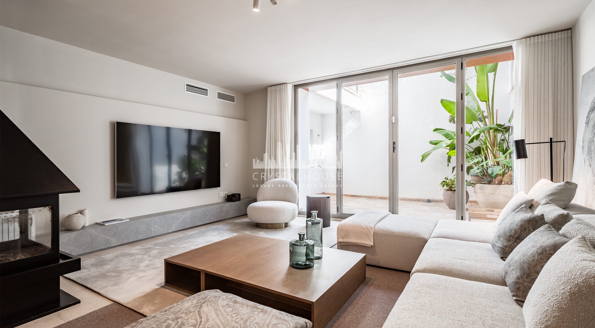 Modern semi-detached villa in La Alqueria, Mijas, within a private gated complex of just 8 homes.