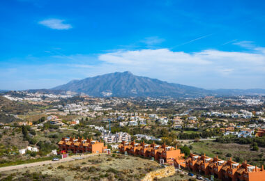 Modern semi-detached villa in La Alqueria, Mijas, within a private gated complex of just 8 homes.