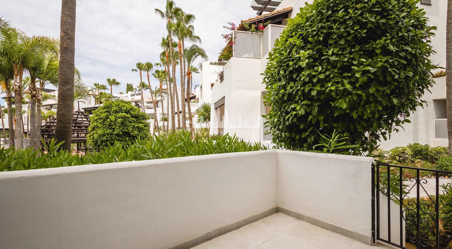 Fully renovated southwest-facing luxury apartment in Japanese Gardens, Marina Puente Romano.