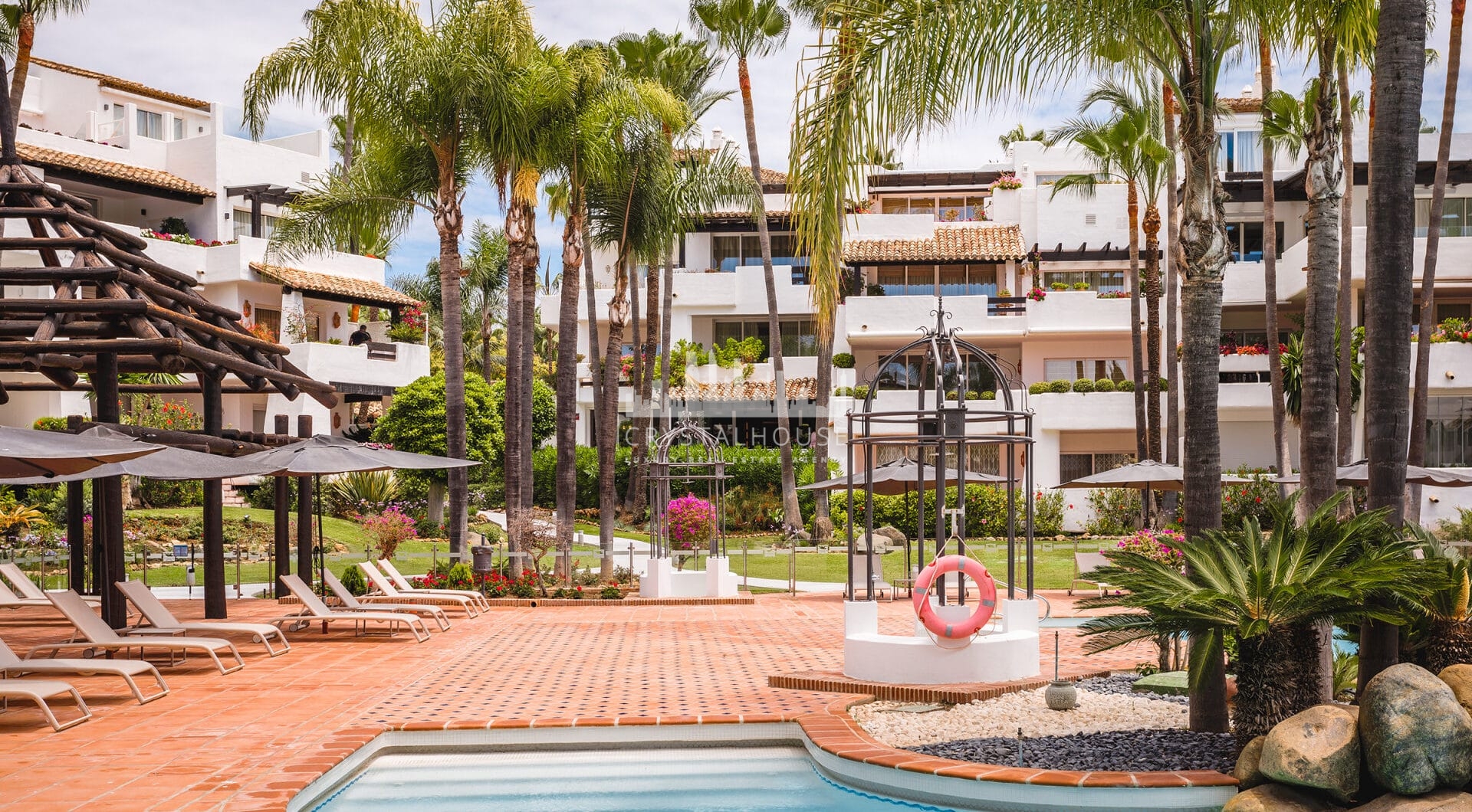 Fully renovated southwest-facing luxury apartment in Japanese Gardens, Marina Puente Romano.