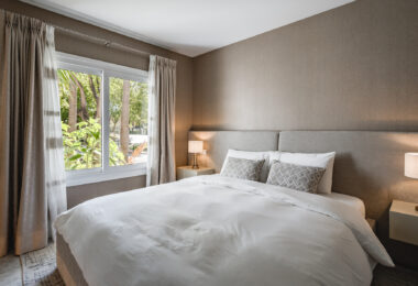 Fully renovated southwest-facing luxury apartment in Japanese Gardens, Marina Puente Romano.