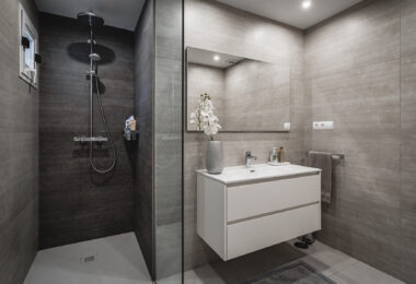 Fully renovated southwest-facing luxury apartment in Japanese Gardens, Marina Puente Romano.