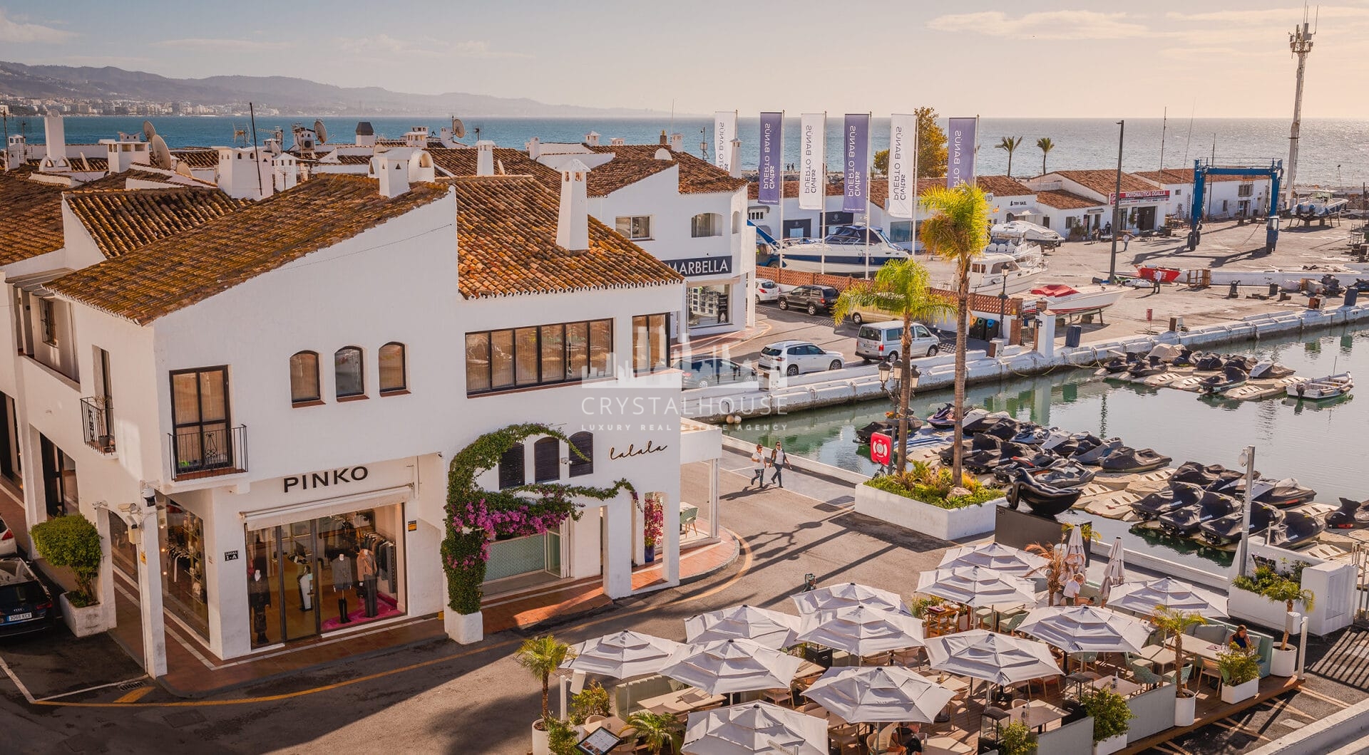 Bright and spacious fully renovated duplex penthouse in frontline Puerto Banús with panoramic marina and sea views. Featuring 4 bedrooms, 4 bathrooms, a modern open-plan living area, high-end marble floors, and a luxury terrace. Fully furnished and redesi