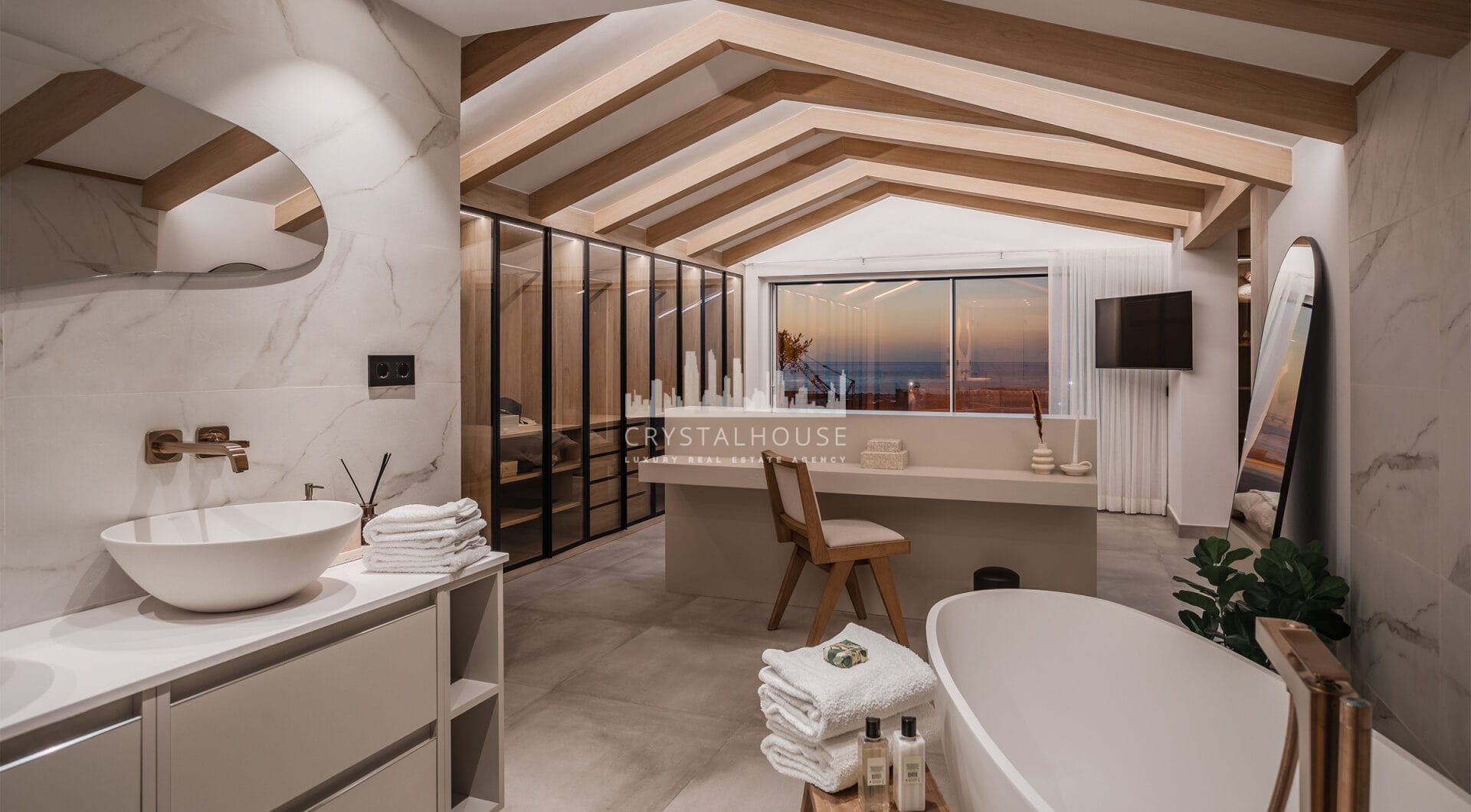 Bright and spacious fully renovated duplex penthouse in frontline Puerto Banús with panoramic marina and sea views. Featuring 4 bedrooms, 4 bathrooms, a modern open-plan living area, high-end marble floors, and a luxury terrace. Fully furnished and redesi