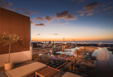 Bright and spacious fully renovated duplex penthouse in frontline Puerto Banús with panoramic marina and sea views. Featuring 4 bedrooms, 4 bathrooms, a modern open-plan living area, high-end marble floors, and a luxury terrace. Fully furnished and redesi
