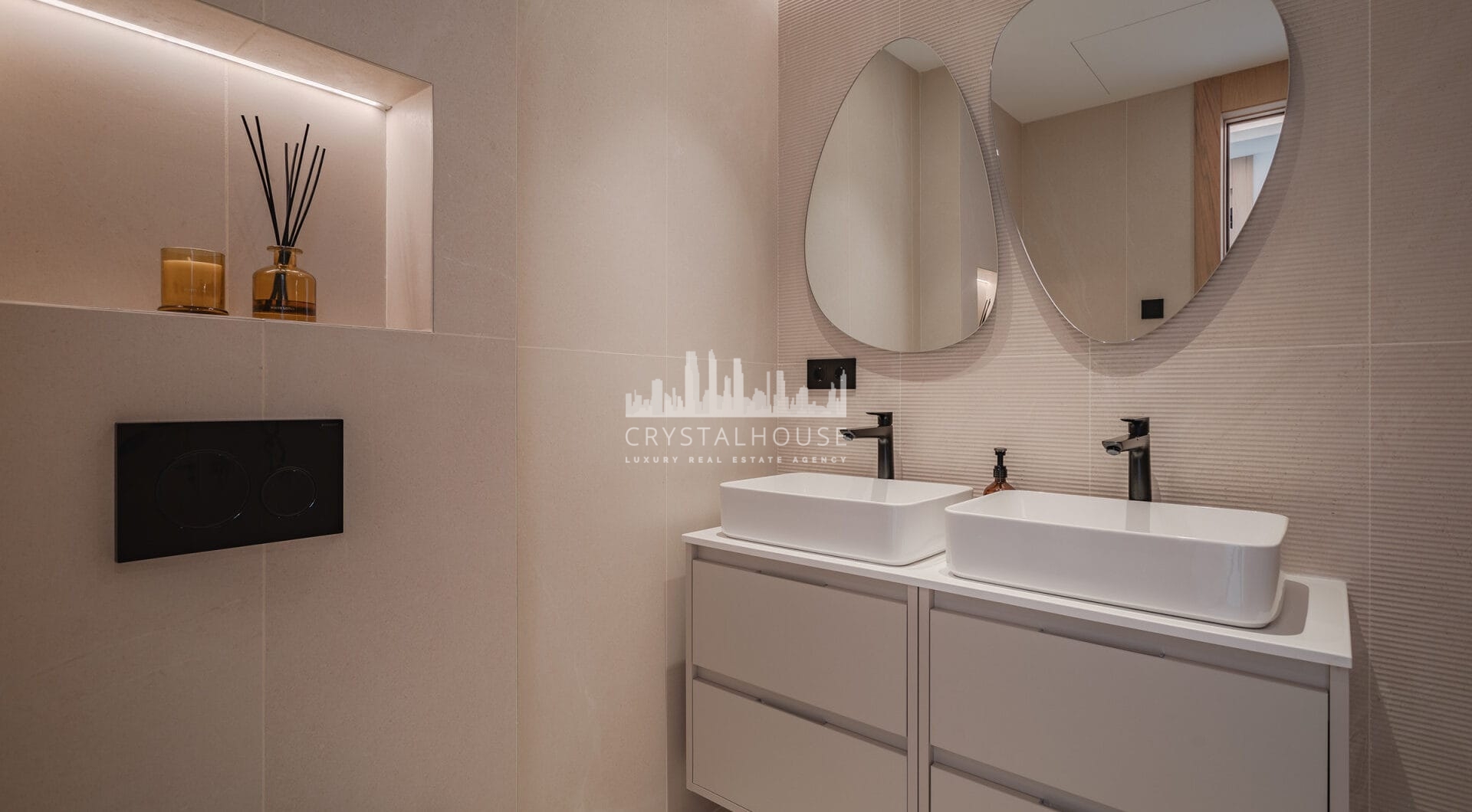 Bright and spacious fully renovated duplex penthouse in frontline Puerto Banús with panoramic marina and sea views. Featuring 4 bedrooms, 4 bathrooms, a modern open-plan living area, high-end marble floors, and a luxury terrace. Fully furnished and redesi