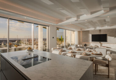 Bright and spacious fully renovated duplex penthouse in frontline Puerto Banús with panoramic marina and sea views. Featuring 4 bedrooms, 4 bathrooms, a modern open-plan living area, high-end marble floors, and a luxury terrace. Fully furnished and redesi