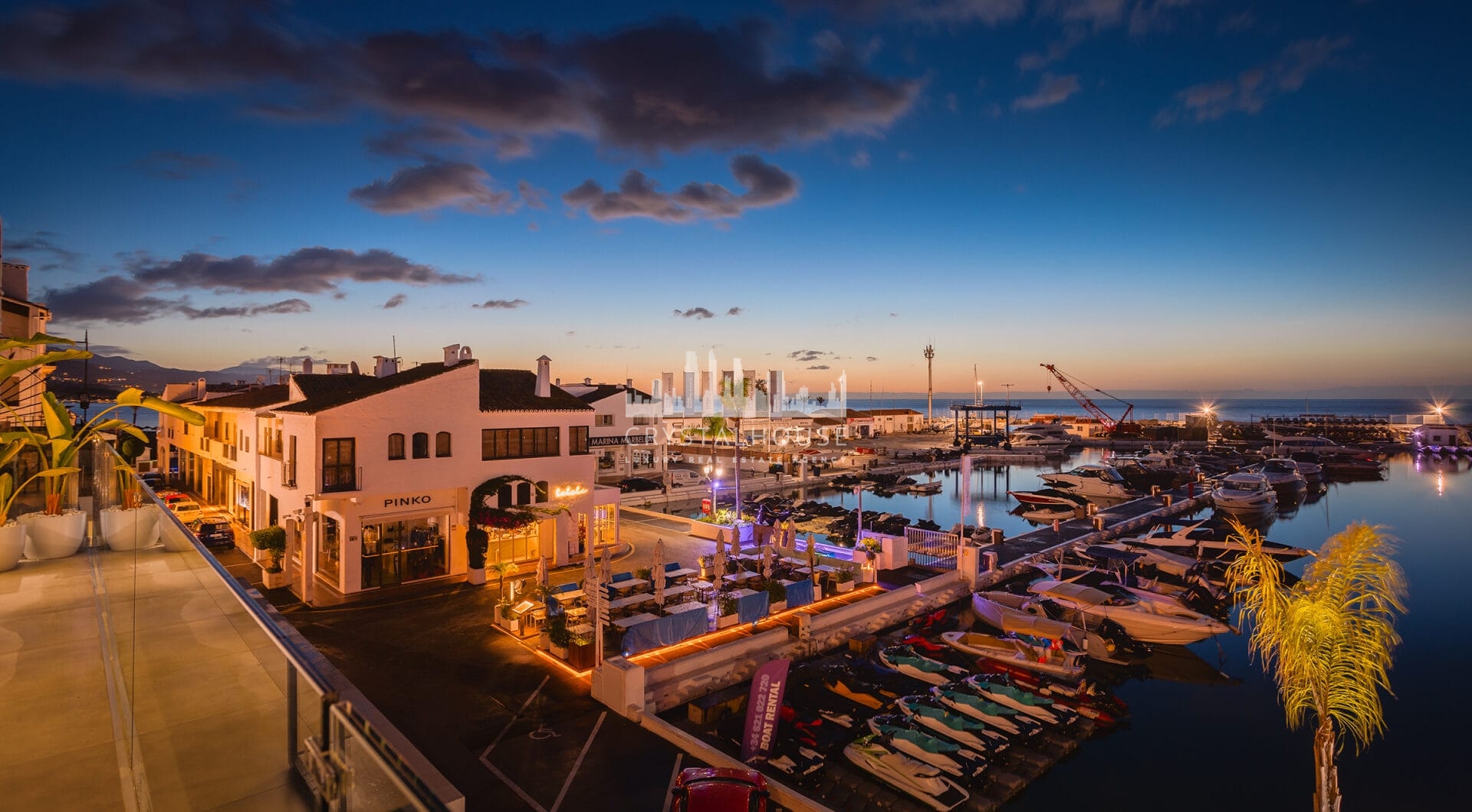 Bright and spacious fully renovated duplex penthouse in frontline Puerto Banús with panoramic marina and sea views. Featuring 4 bedrooms, 4 bathrooms, a modern open-plan living area, high-end marble floors, and a luxury terrace. Fully furnished and redesi