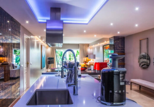 Stylish and fully renovated ground-floor apartment in Las Lomas del Marbella Club, Golden Mile.