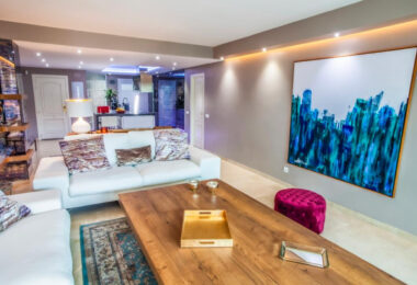 Stylish and fully renovated ground-floor apartment in Las Lomas del Marbella Club, Golden Mile.
