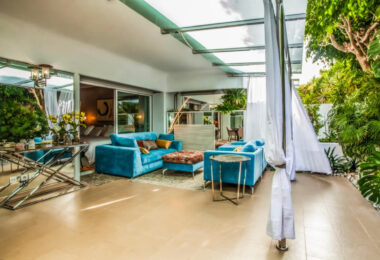 Stylish and fully renovated ground-floor apartment in Las Lomas del Marbella Club, Golden Mile.