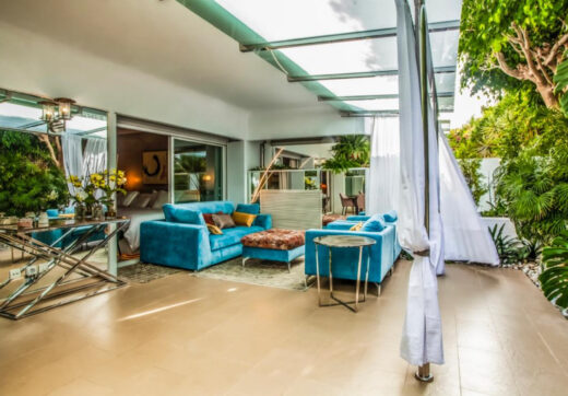 Stylish and fully renovated ground-floor apartment in Las Lomas del Marbella Club, Golden Mile.