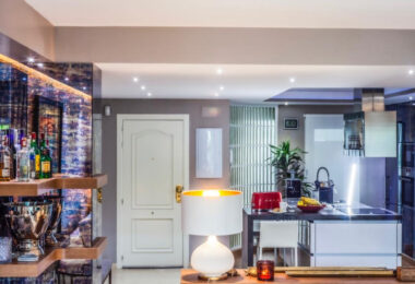 Stylish and fully renovated ground-floor apartment in Las Lomas del Marbella Club, Golden Mile.