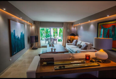 Stylish and fully renovated ground-floor apartment in Las Lomas del Marbella Club, Golden Mile.
