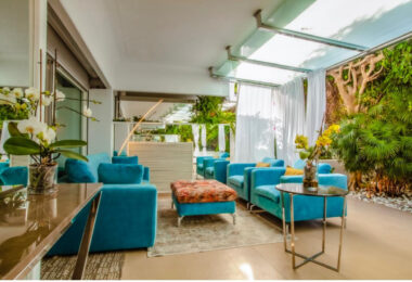 Stylish and fully renovated ground-floor apartment in Las Lomas del Marbella Club, Golden Mile.