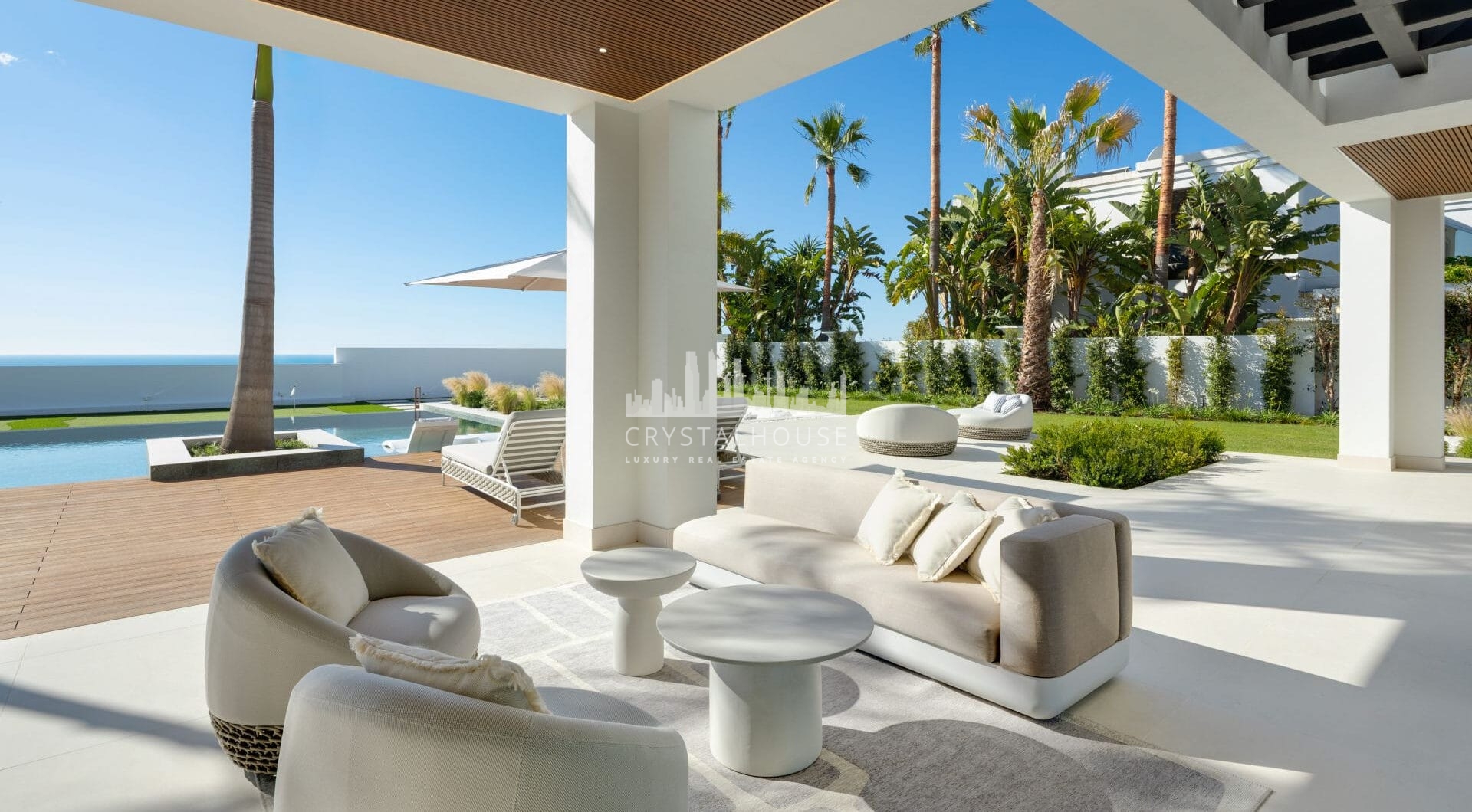 Presenting Villa Solace, a luxurious villa  for sale in the highly sought-after Monte Halcones urbanisation.