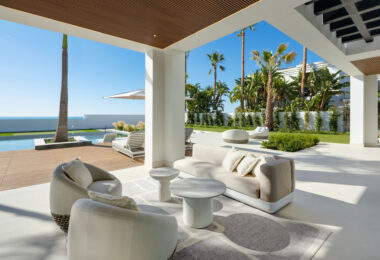 Presenting Villa Solace, a luxurious villa  for sale in the highly sought-after Monte Halcones urbanisation.