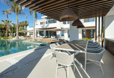 Presenting Villa Solace, a luxurious villa  for sale in the highly sought-after Monte Halcones urbanisation.