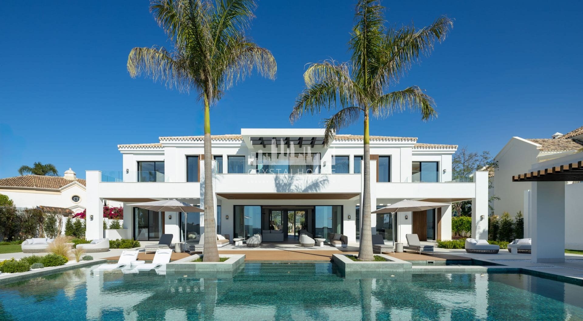 Presenting Villa Solace, a luxurious villa  for sale in the highly sought-after Monte Halcones urbanisation.