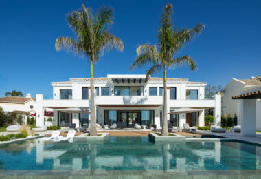 Presenting Villa Solace, a luxurious villa  for sale in the highly sought-after Monte Halcones urbanisation.