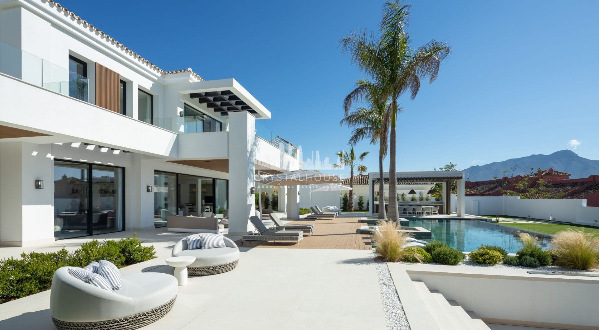 Presenting Villa Solace, a luxurious villa  for sale in the highly sought-after Monte Halcones urbanisation.