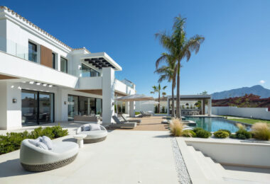 Presenting Villa Solace, a luxurious villa  for sale in the highly sought-after Monte Halcones urbanisation.