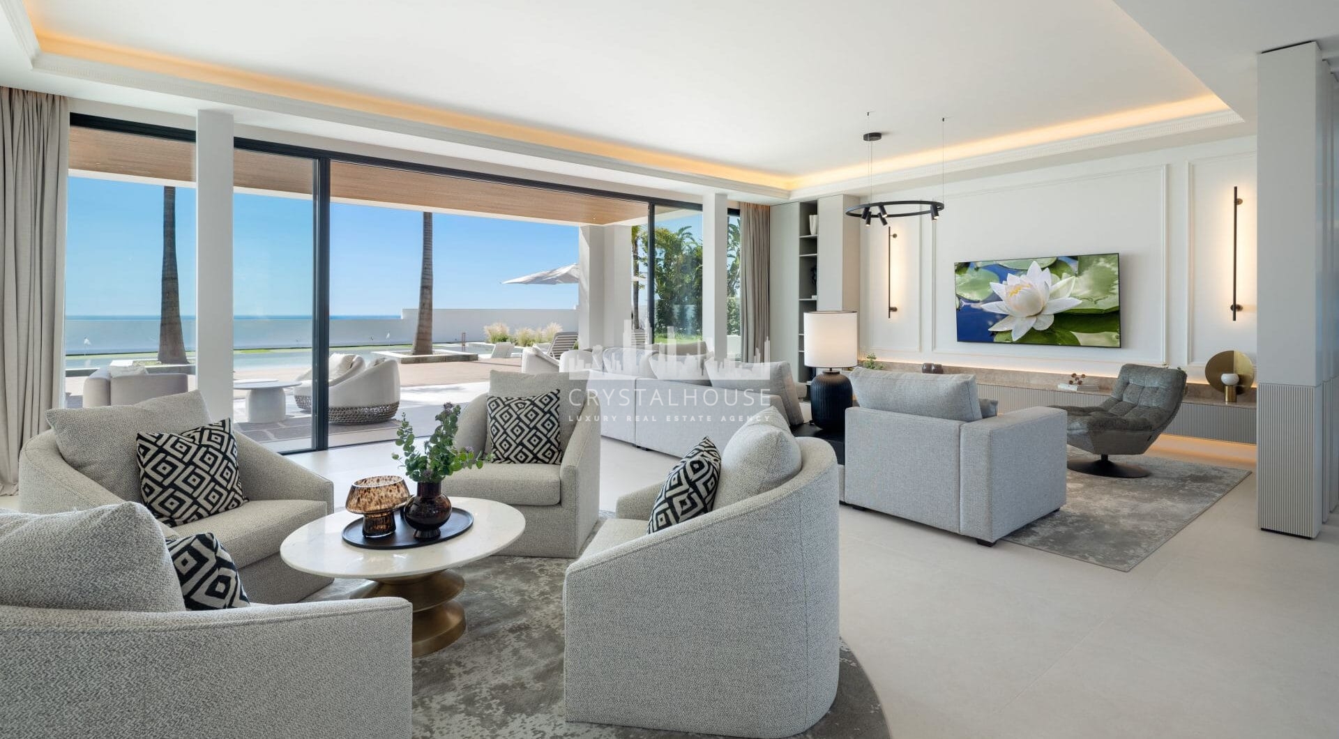 Presenting Villa Solace, a luxurious villa  for sale in the highly sought-after Monte Halcones urbanisation.