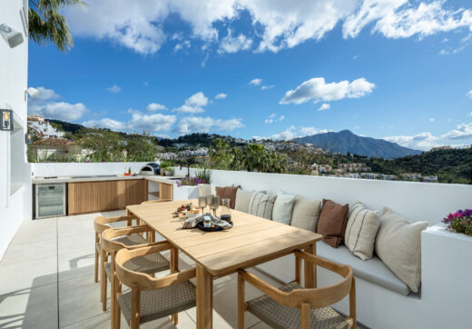 Discover Villa Fortuna, a stunningly renovated luxury villa situated in the prestigious gated community of Los Arqueros, offering spectacular views over the Los Arqueros Golf Course.