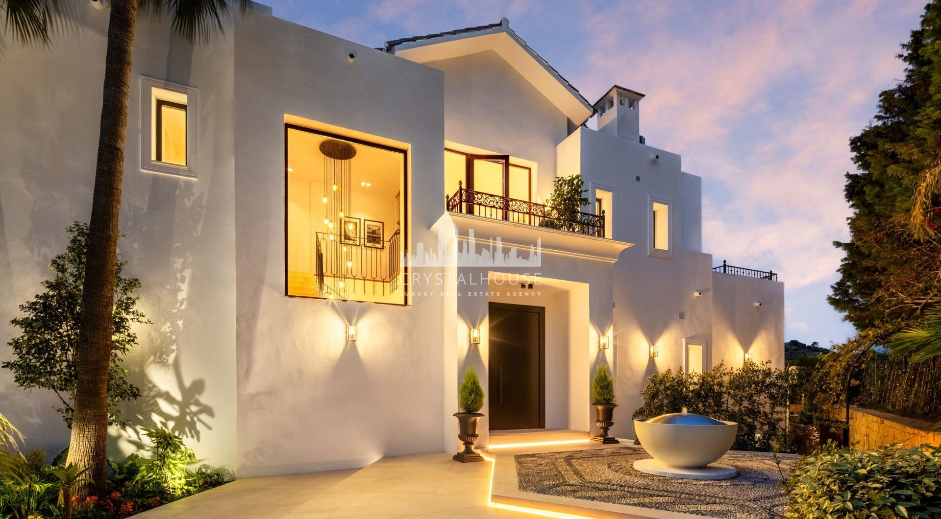 Discover Villa Fortuna, a stunningly renovated luxury villa situated in the prestigious gated community of Los Arqueros, offering spectacular views over the Los Arqueros Golf Course.