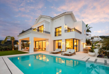 Discover Villa Fortuna, a stunningly renovated luxury villa situated in the prestigious gated community of Los Arqueros, offering spectacular views over the Los Arqueros Golf Course.