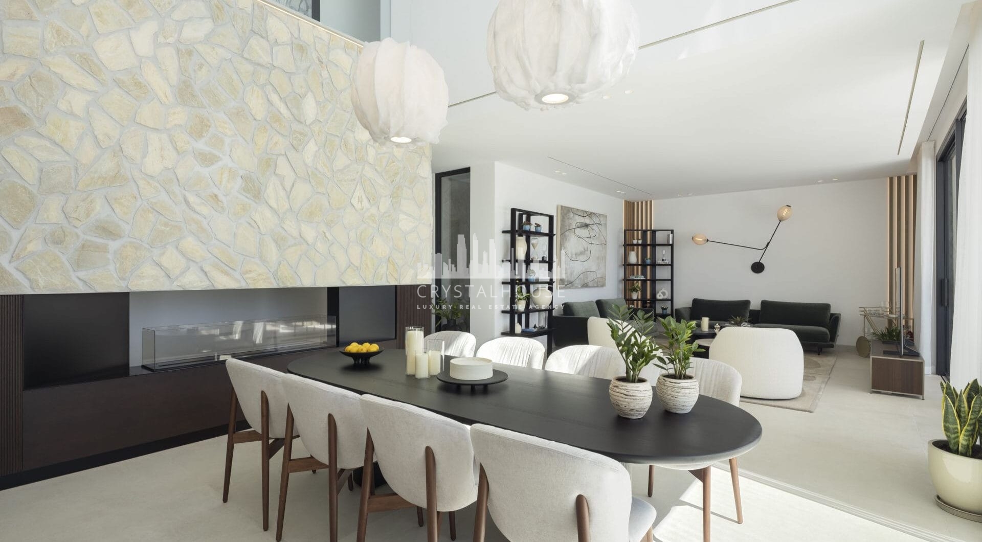 Recently completed, Villa Tiza is a brand-new, high-specification villa for sale and located in an exclusive gated development of just three luxury residences within the La Quinta area.