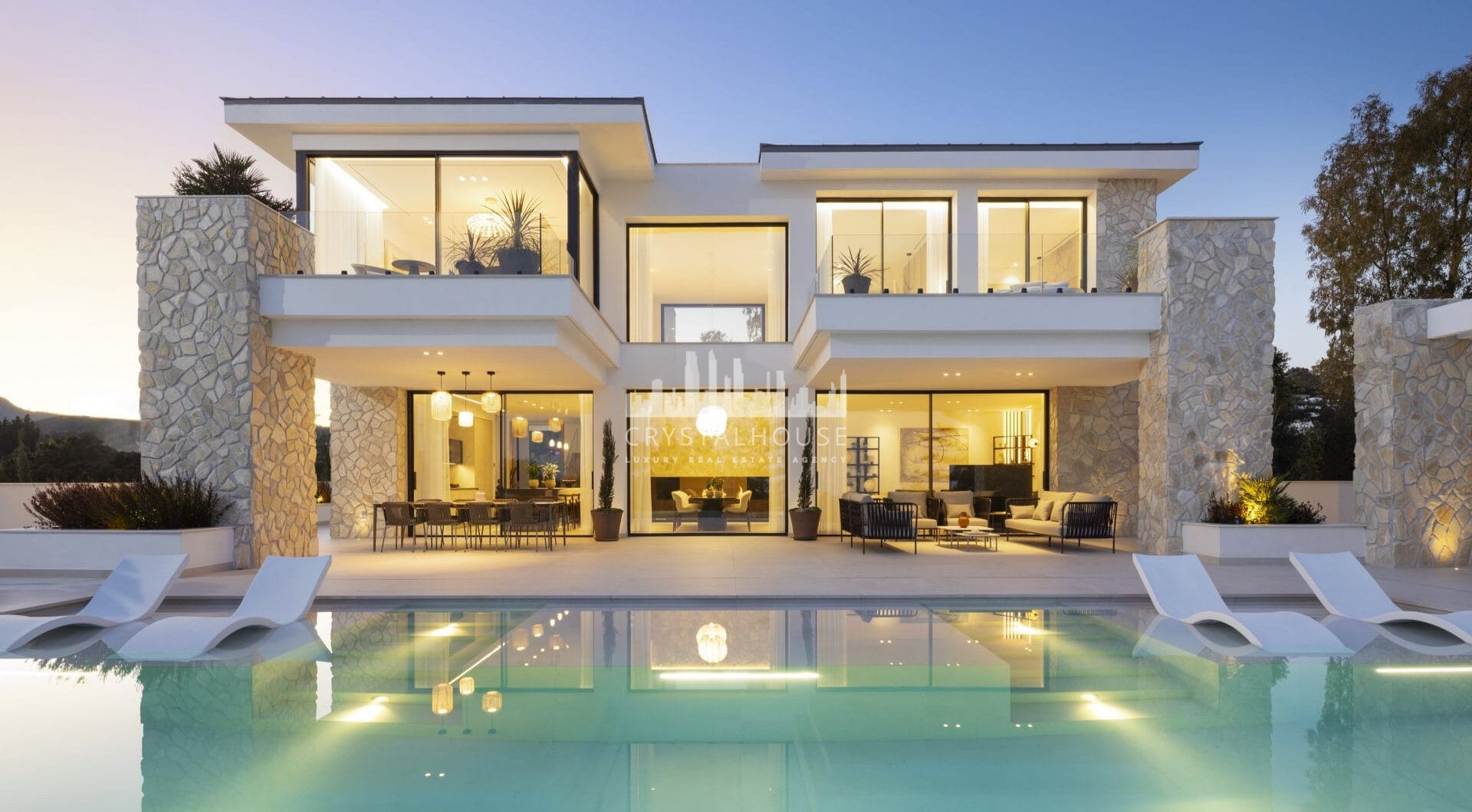 Recently completed, Villa Tiza is a brand-new, high-specification villa for sale and located in an exclusive gated development of just three luxury residences within the La Quinta area.