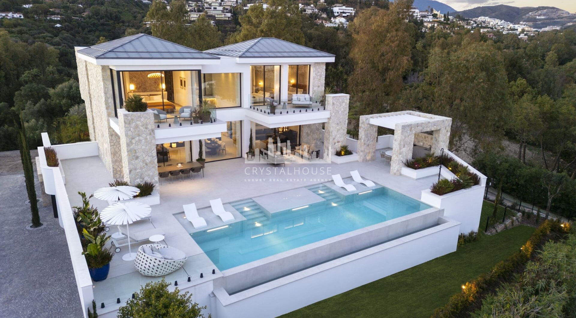 Recently completed, Villa Tiza is a brand-new, high-specification villa for sale and located in an exclusive gated development of just three luxury residences within the La Quinta area.