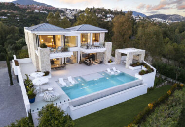 Recently completed, Villa Tiza is a brand-new, high-specification villa for sale and located in an exclusive gated development of just three luxury residences within the La Quinta area.