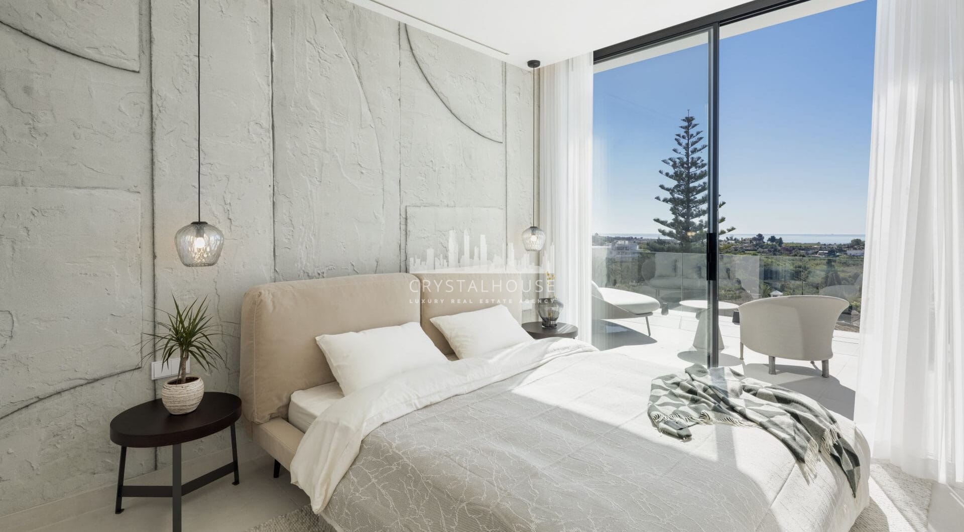 Recently completed, Villa Tiza is a brand-new, high-specification villa for sale and located in an exclusive gated development of just three luxury residences within the La Quinta area.