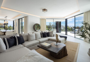 Villa La Toca is a contemporary 5-bedroom luxury villa for sale in the prestigious La Quinta Golf Resort, Benahavís, offering panoramic views and exceptional modern living in one of the Costa del Sol’s most desirable gated communities.