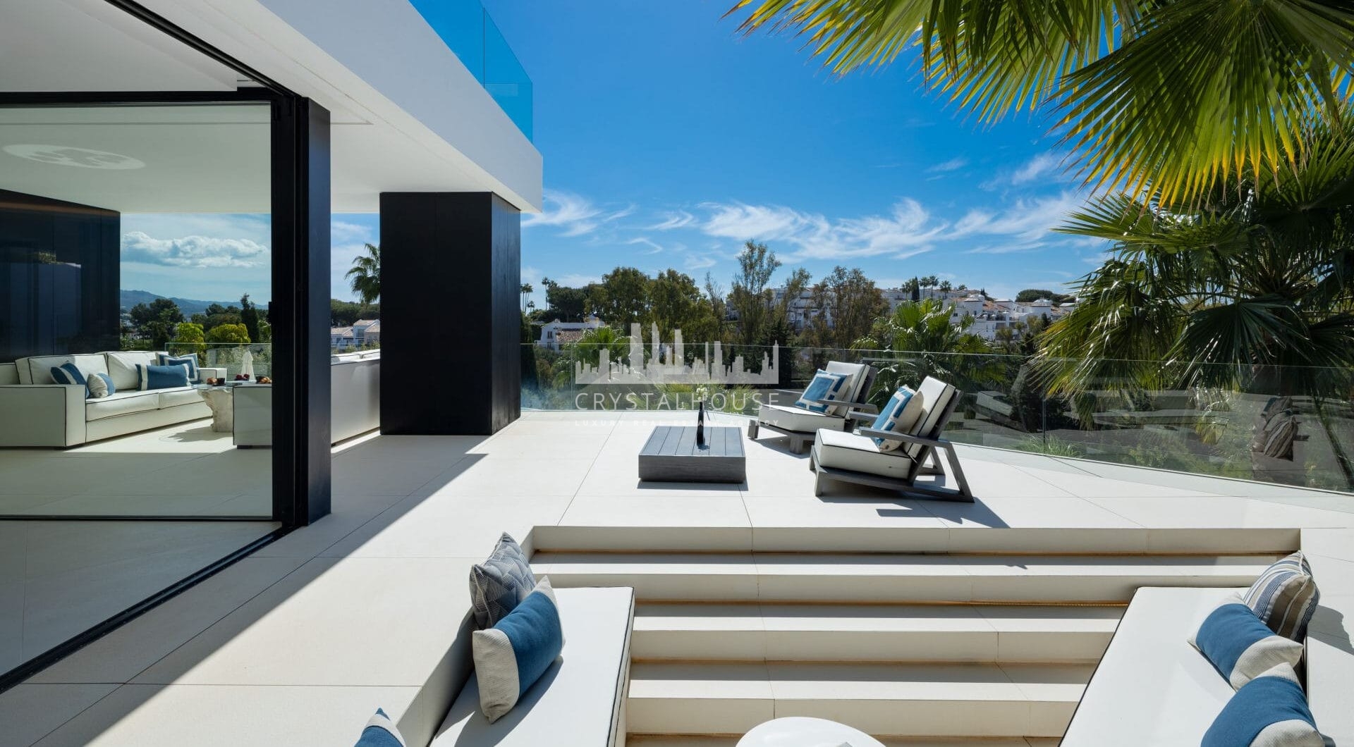 Villa La Toca is a contemporary 5-bedroom luxury villa for sale in the prestigious La Quinta Golf Resort, Benahavís, offering panoramic views and exceptional modern living in one of the Costa del Sol’s most desirable gated communities.