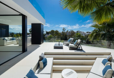 Villa La Toca is a contemporary 5-bedroom luxury villa for sale in the prestigious La Quinta Golf Resort, Benahavís, offering panoramic views and exceptional modern living in one of the Costa del Sol’s most desirable gated communities.