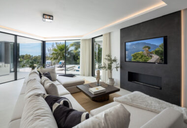 Villa La Toca is a contemporary 5-bedroom luxury villa for sale in the prestigious La Quinta Golf Resort, Benahavís, offering panoramic views and exceptional modern living in one of the Costa del Sol’s most desirable gated communities.