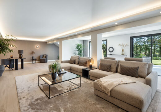 Los Limoneros is a captivating villa for sale located in the prestigious Nueva Andalucia Las Brisas, an area renowned for its stunning views of La Concha mountain and the Mediterranean Sea.