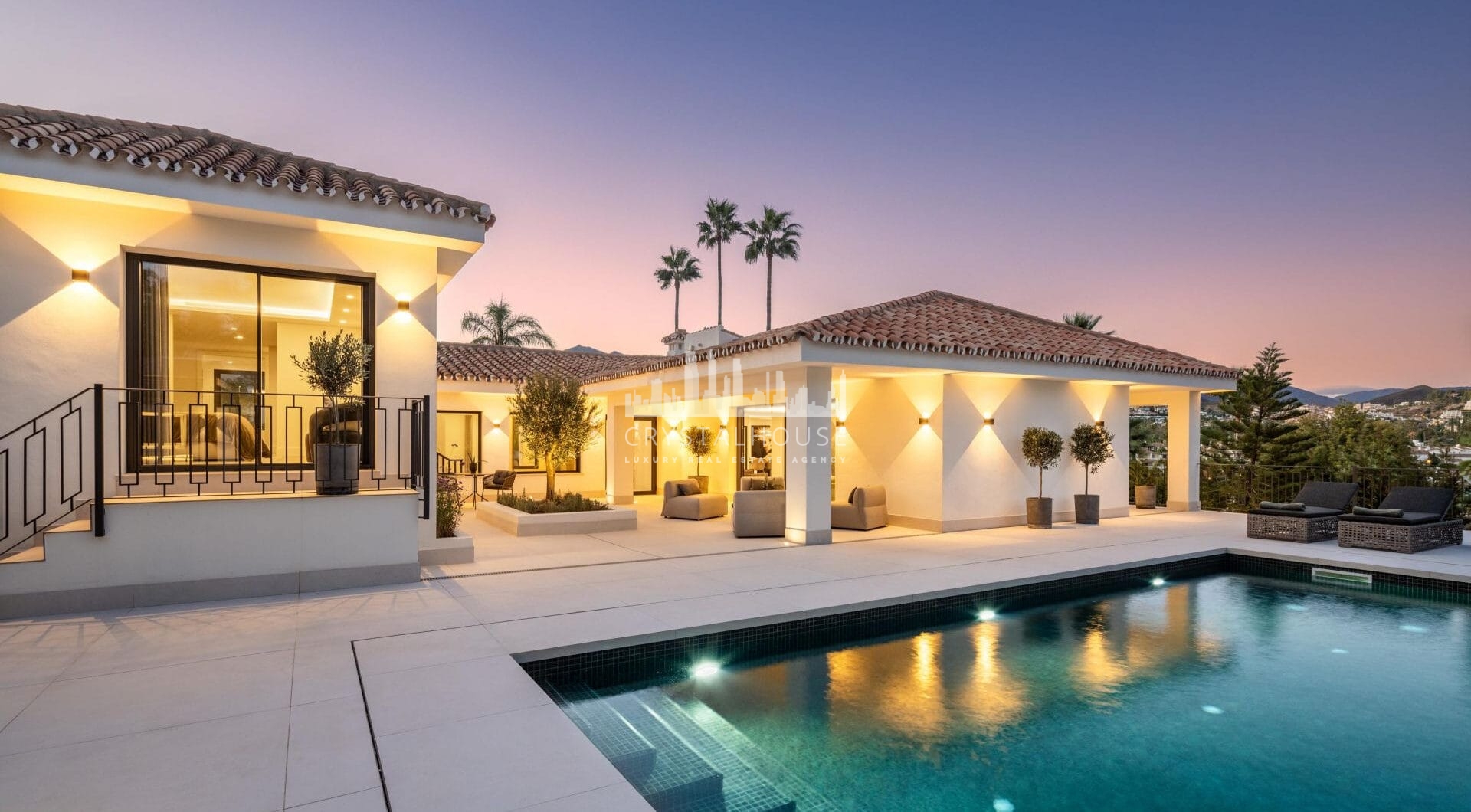 Los Limoneros is a captivating villa for sale located in the prestigious Nueva Andalucia Las Brisas, an area renowned for its stunning views of La Concha mountain and the Mediterranean Sea.