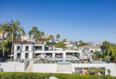 Welcome to this exquisite family home located in the prestigious Los Naranjos area of Marbella, developed by Antima.