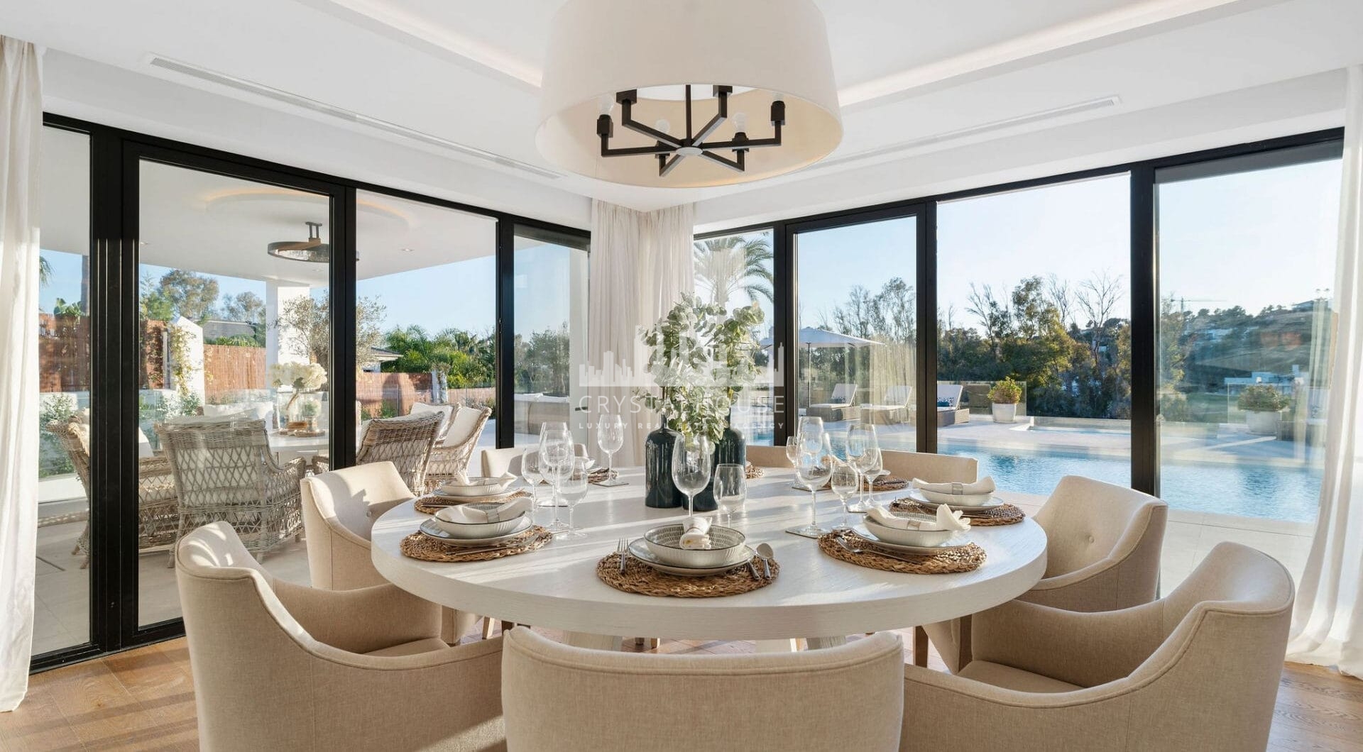 Welcome to this exquisite family home located in the prestigious Los Naranjos area of Marbella, developed by Antima.